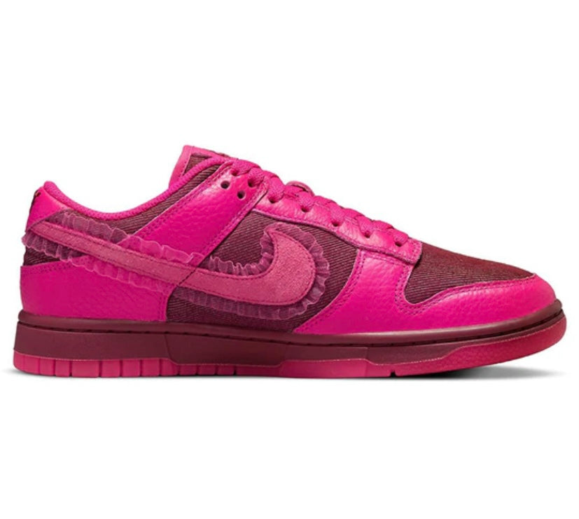 Nike dunk low Valentine’s day